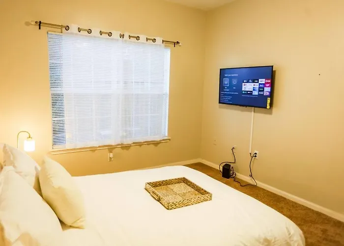 Lux 2bd 2ba Minutes From The Water * Pensacola