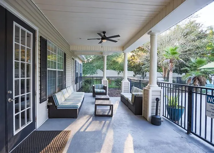 Lux 2bd 2ba Minutes From The Water Apartment