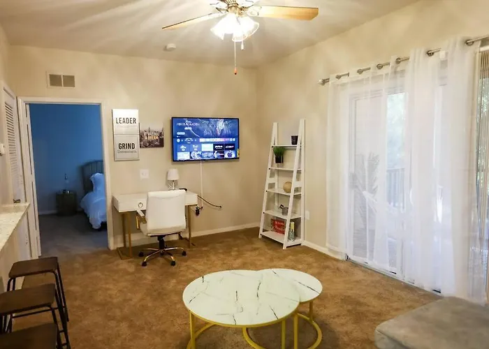 Lux 2bd 2ba Minutes From The Water * Pensacola