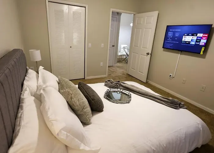 Lux 2bd 2ba Minutes From The Water Apartment *