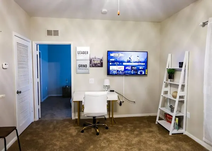 Lux 2bd 2ba Minutes From The Water Apartment *