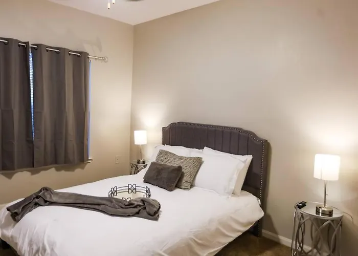 Lux 2bd 2ba Minutes From The Water Apartment *