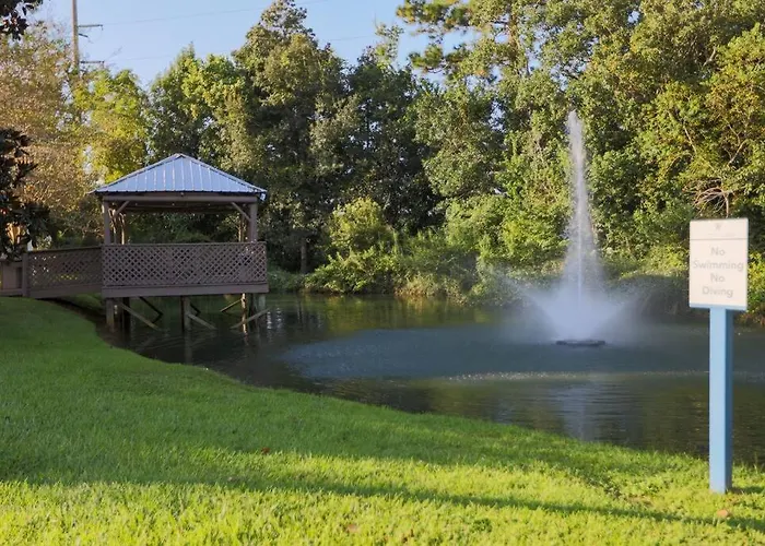 Lux 2bd 2ba Minutes From The Water * Pensacola