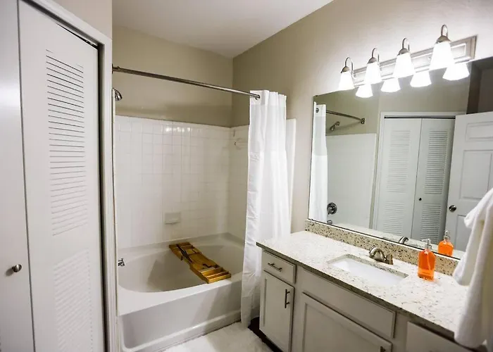 Lux 2bd 2ba Minutes From The Water *