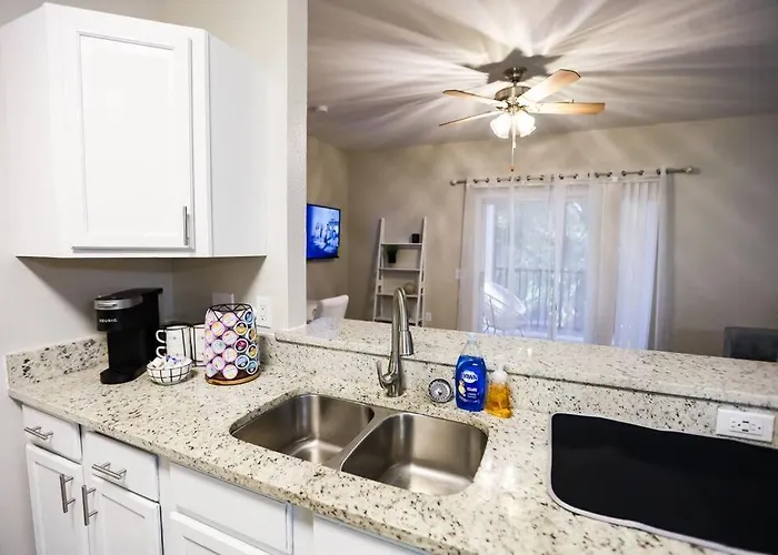 Lux 2bd 2ba Minutes From The Water Apartment